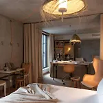 Mob House 4*
