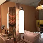 酒店 Mob House 4*