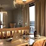Mob House 4*