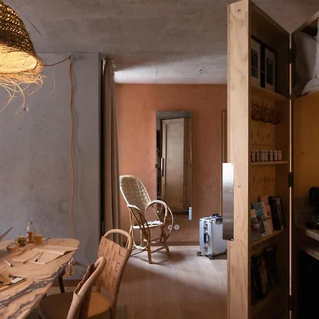 Mob House Отель Сент-Уан