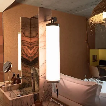 Отель Mob House 4*