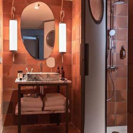 Отель Mob House 4*