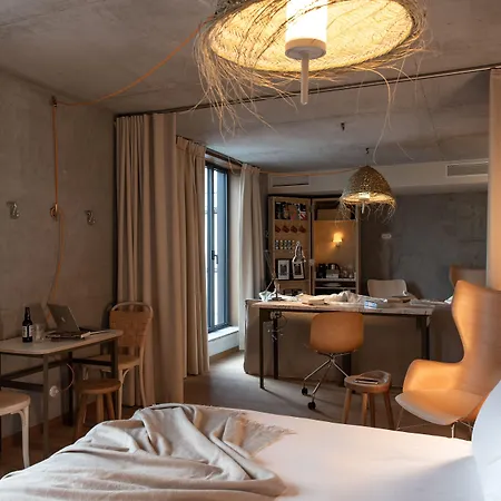 Mob House Hotel 4*