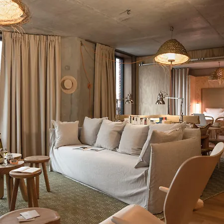 Mob House Hotel