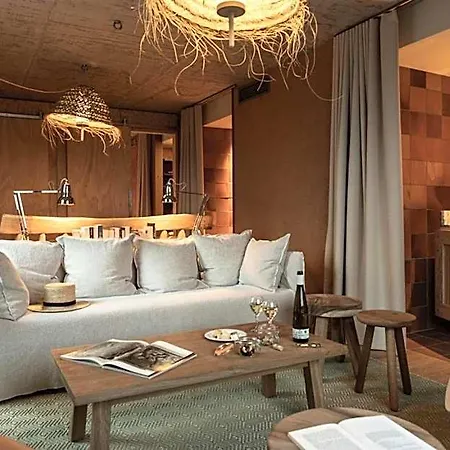 Mob House Hotel