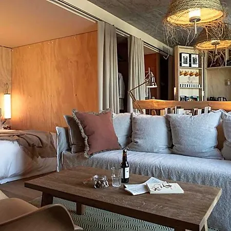 Mob House Hotel